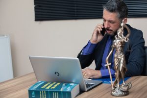 Adwokat pracuje dla ludzi