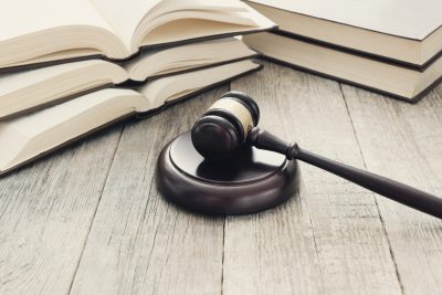 Adwokat czy radca prawny – kogo wybrać Co lepsze