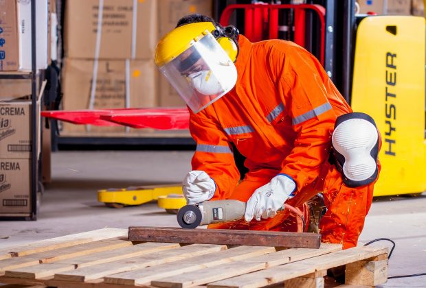 Usługi BHP dla firm, outsourcing BHP. Z jakich usług BHP skorzystać mogą firmy