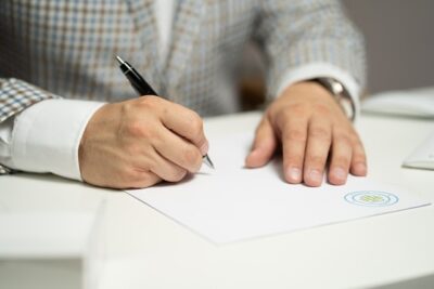 Kiedy może być potrzebna klauzula apostille do odpisu z KRS?